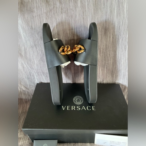 FREE SHIPPING‼️ BRAND NEW, IN BOX- Black Versace slides, men’s size 9 - Picture 7 of 8